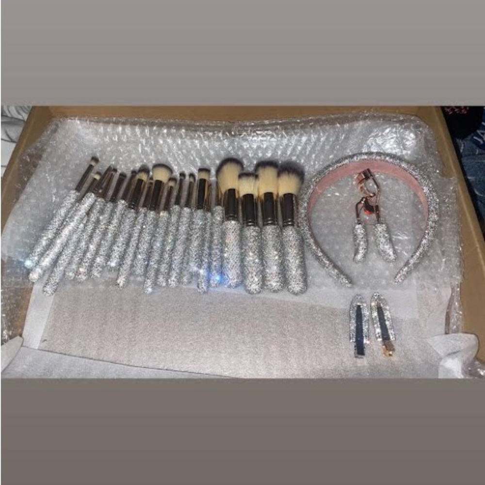 Glitz glam makeup brushes